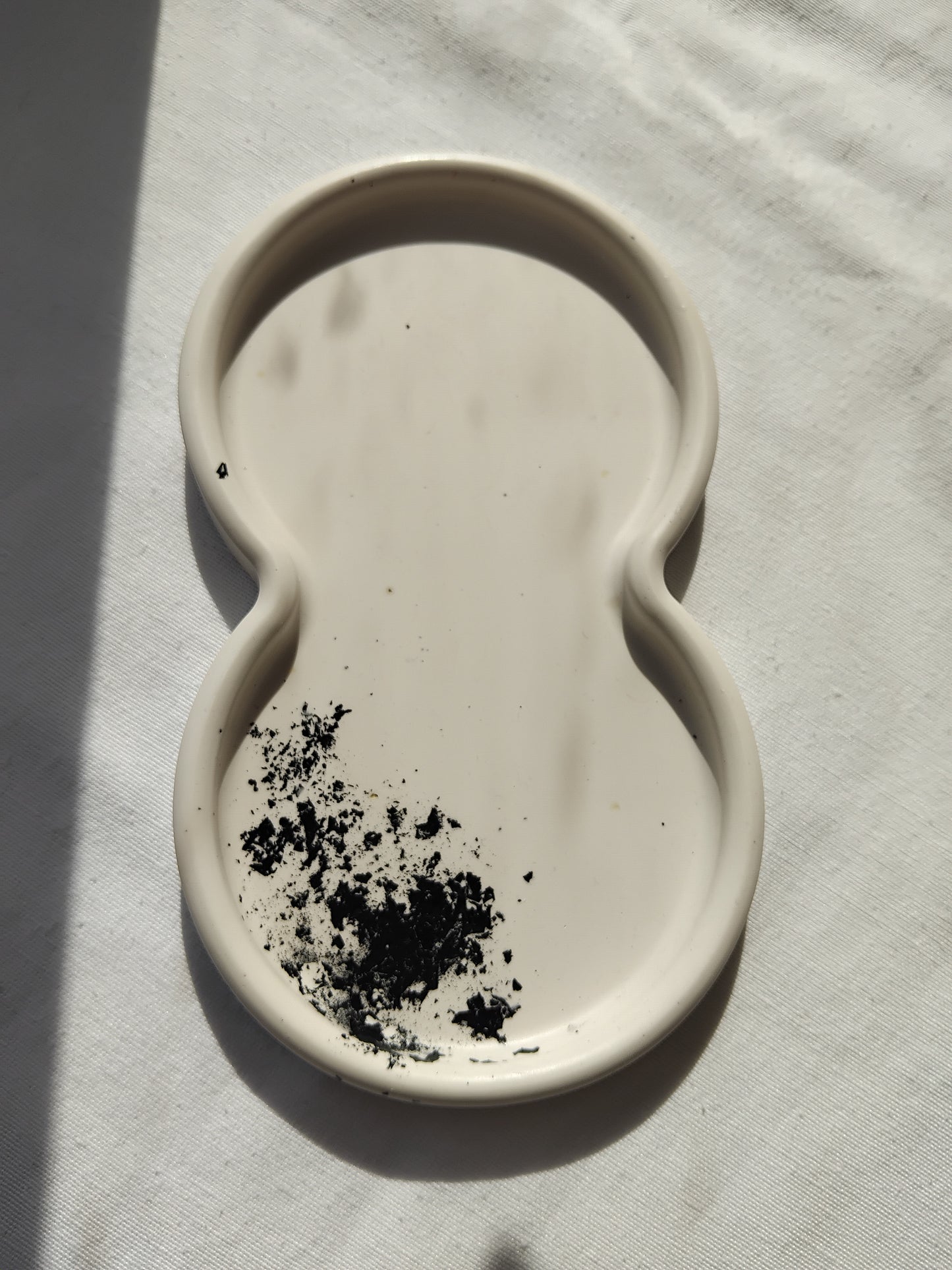 Sélène Onyx – Plateau en Jesmonite
