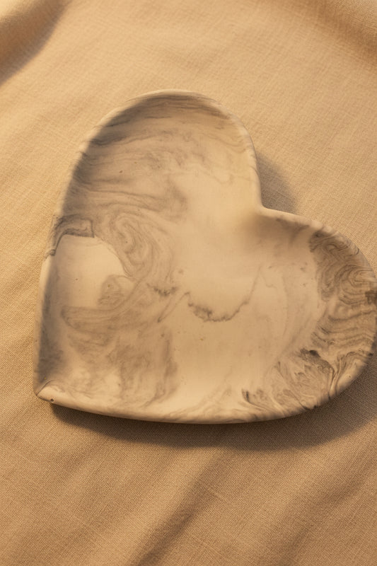 Alma Marbre – Coupelle Cœur en Jesmonite